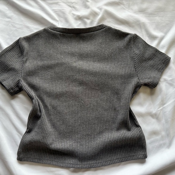 H&M Grey Ribbed Crop Tee - Picture 2 of 2